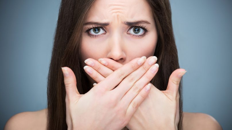Czy nieprzyjemny zapach z ust to objaw choroby?